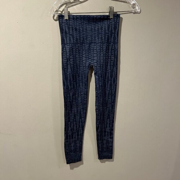 Spanx Look at Me Now Seamless Cropped Leggings Small - Picture 3 of 6